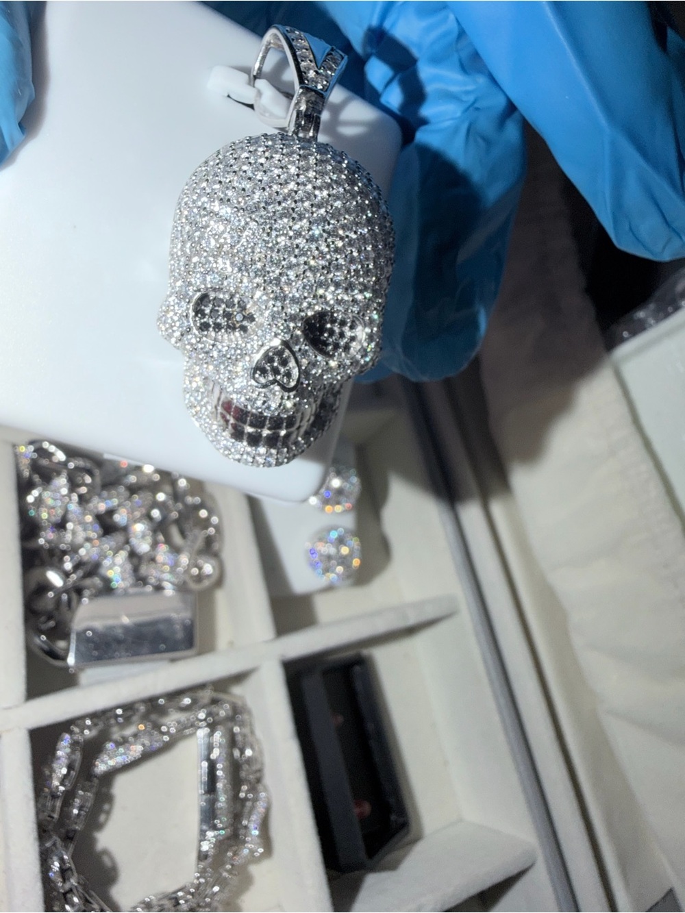 Sterling Silver Skull Pendant with 8cts of black and clear moissanite - Picture 5 of 7